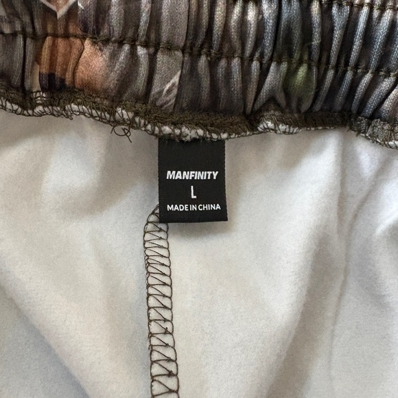 Mens Manfinity Camo Loose Fit Pants - Picture 2 of 5